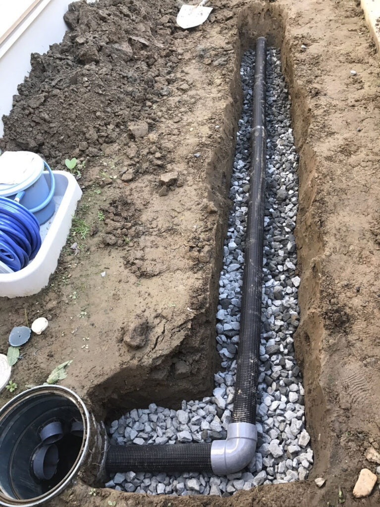 田んぼ暗渠パイプ入れ